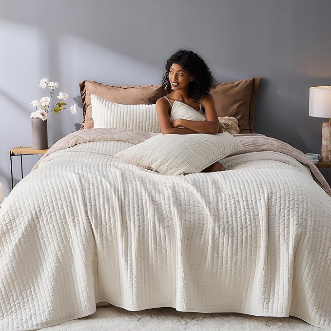 Wonderful Luxury Velvet Quilt - Striped Channel Stitch Cream Quilt King, Soft Velvet Lightweight Comforter, Pet-Friendly, Tear-Resistant, Bedspread Coverlet Bedding Set for All Season,106"x94"