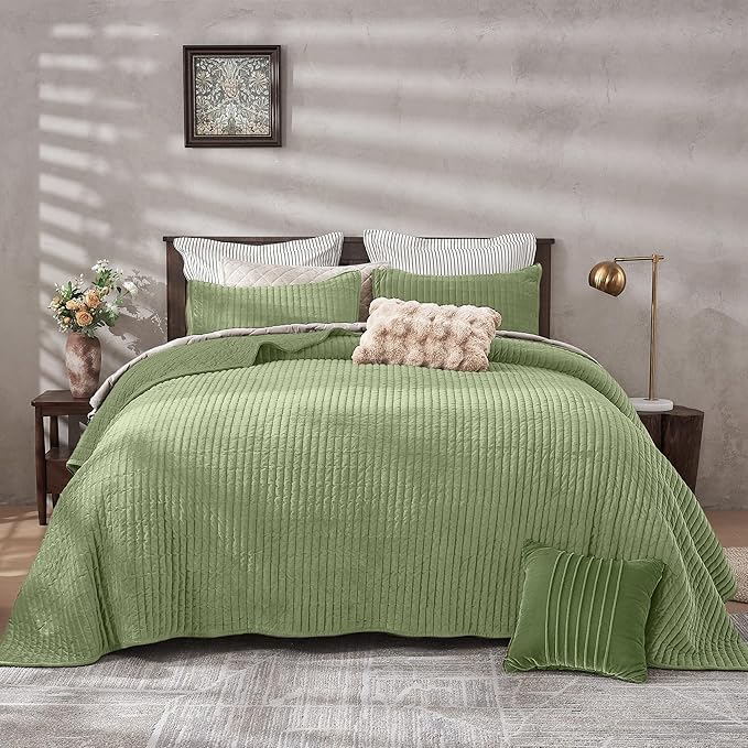 Wonderful Light Green Velvet Quilt King Size Bedding Set, Stitched Lightweight Comforter Luxurious Bedspread Boho Coverlet with Shams for All Season (Mint Green)