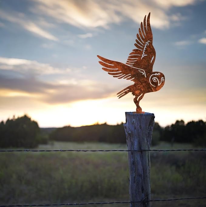 Rusty Metal Owl Garden Ornament - Flying Owl Statue for Outdoor Decor, Fence Decoration with Mounting Screws, Vintage Rustic Bird Sculpture for Yard, Patio & Lawn
