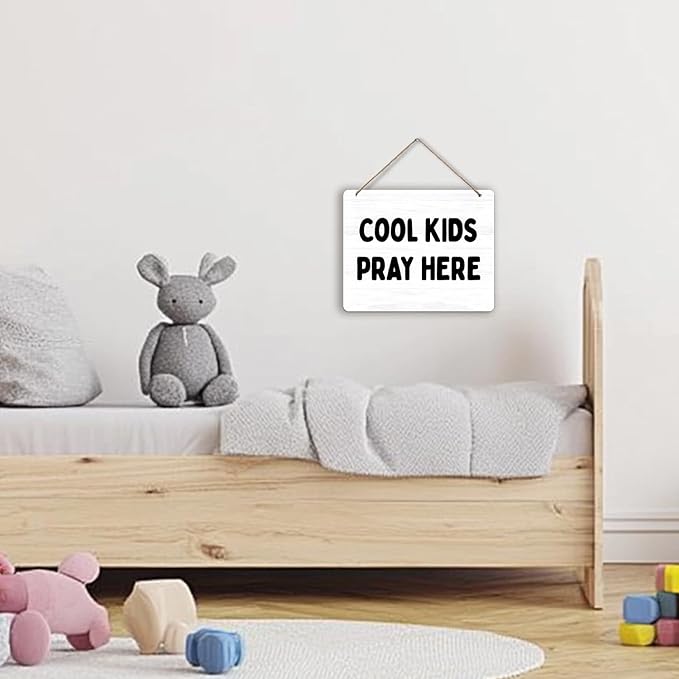 Udinaz Christian Nursery Hanging Sign, Kids Room Wall Decor, Cool Kids Pray Here Hanging Wood Plaque Decor for Boys Girls Nursery Bedroom Playroom Prayer Room Wall Door Decorations