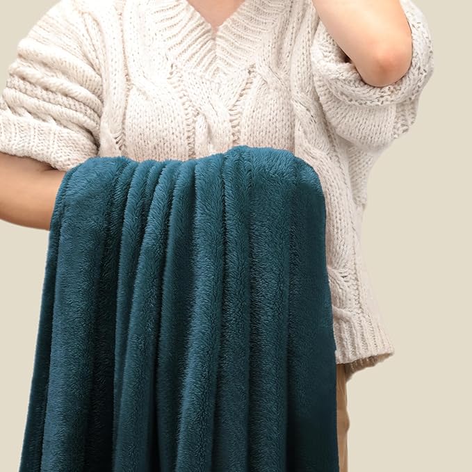 Plush Fleece Throw Blanket for Couch and Bed, Fluffy Fuzzy Cozy Lightweight Soft Blankets All Season Use (40x50 Inches,Teal)