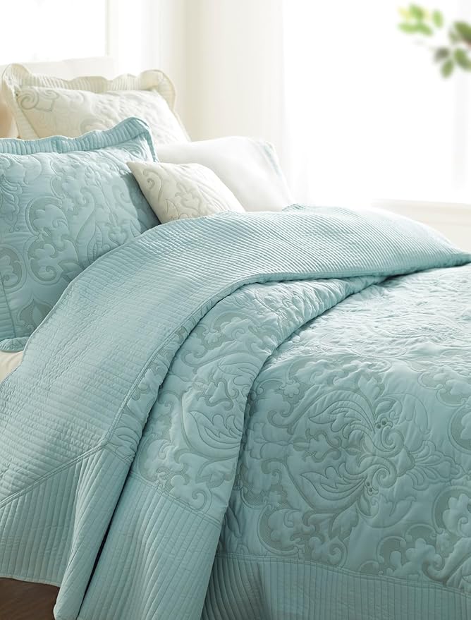 BrylaneHome Bedding Lightweight All Season Modern Amelia Quilted Damask Oversized Ultra Soft Bedspread - King, Ivory Berry