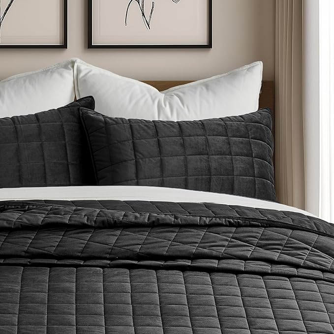 EVERGRACE Pearl Velvet Quilt King Size Bedding Sets, Luxurious Soft Velvet Comforter Set, Lightweight Box Stitching Oversized Bedspread Coverlet for All Season, with 2 Shams, Black