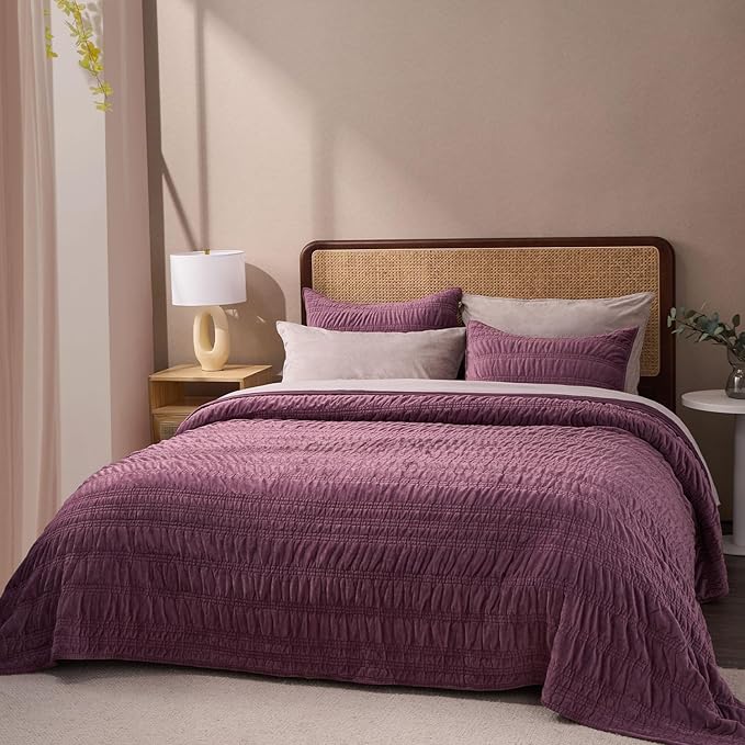 EVERGRACE Velvet Quilt Queen Size, Luxury Velvet Bedding Set, Ultra Soft Ruched Quilt Sets, Lightweight Comforter Vintage Textured Bedspread Coverlet with 2 Shams for All Season, Mauve Purple