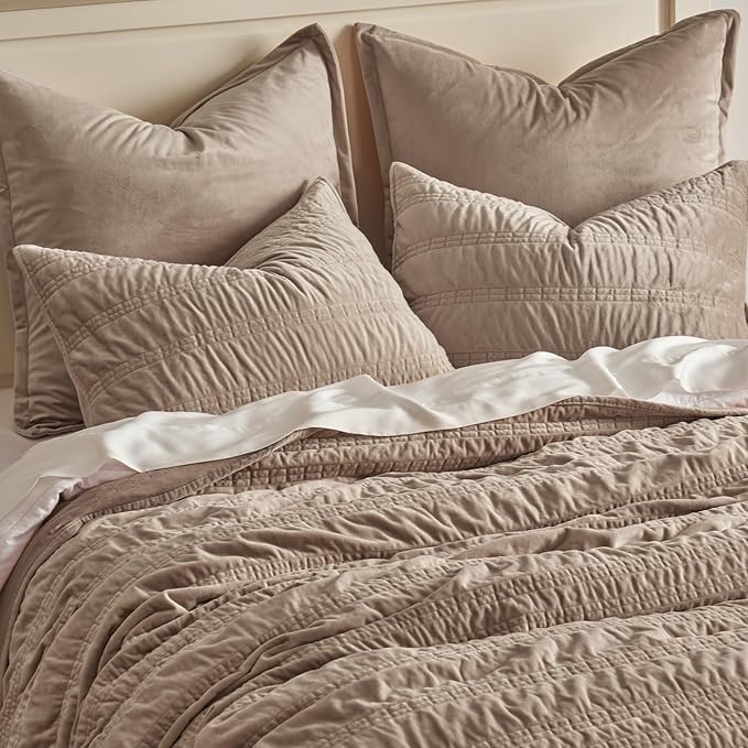 EverGrace Velvet Quilt Queen Size, Luxury Velvet Bedding Set, Ultra Soft Ruched Quilt Sets, Lightweight Comforter Vintage Textured Bedspread Coverlet with 2 Shams for All Season, Khaki Tan