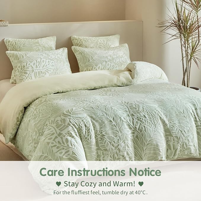 Tokokimo Velvet Duvet Cover King Size - 3pcs Green Duvet Cover King Set, Ultra Soft Warm Fuzzy Flannel Comforter Cover Set with Tufted Floral with 2 Pillowcases(Green, King 104"x90")
