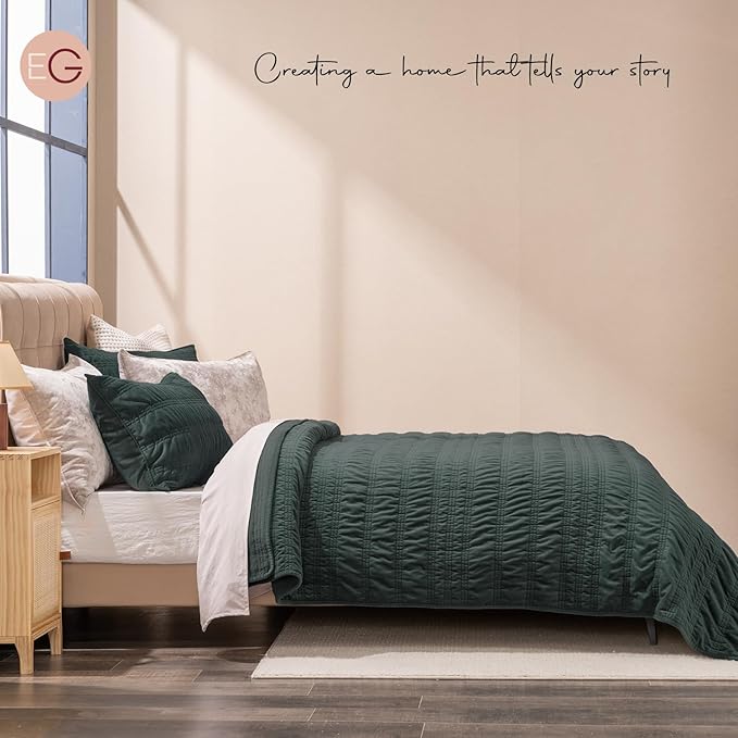 EVERGRACE Velvet Quilt Queen Size, Luxury Velvet Bedding Set, Ultra Soft Ruched Quilt Sets, Lightweight Comforter Vintage Textured Bedspread Coverlet with 2 Shams for All Season, Dark Green