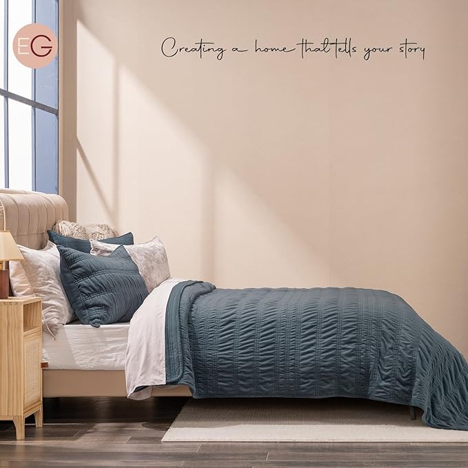 EVERGRACE Velvet Quilt King Size, Luxury Velvet Bedding Set, Ultra Soft Ruched Quilt Sets, Lightweight Comforter Vintage Textured Bedspread Coverlet with 2 Shams for All Season, Stormy Blue