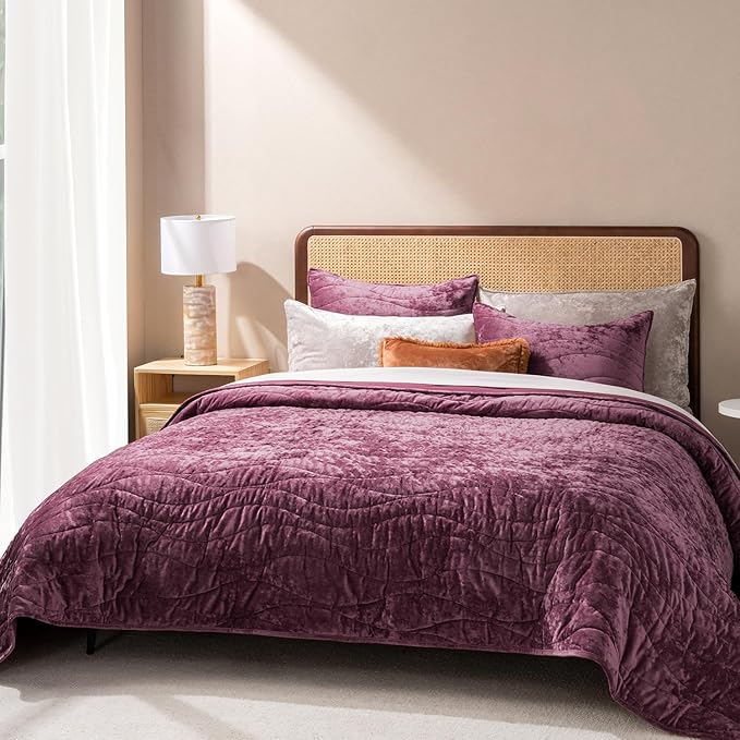 EVERGRACE Luxury Velvet Quilt King Size, Ultra Soft Wave Crushed Velvet Bedding Set, Lightweight Quilted Comforter Set for All Season, Oversized Bedspread Coverlet with 2 Shams, Mauve Purple