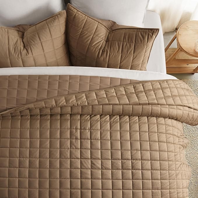 EVERGRACE Pearl Velvet Quilt Full Queen Size Bedding Sets, Luxurious Soft Velvet Comforter Set, Lightweight Box Stitching Oversized Bedspread Coverlet for All Season, with 2 Shams, Camel