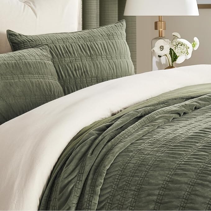 EverGrace Velvet Quilt King Size, Luxury Velvet Bedding Set, Ultra Soft Ruched Quilt Sets, Lightweight Comforter Vintage Textured Bedspread Coverlet with 2 Shams for All Season, Olive Green