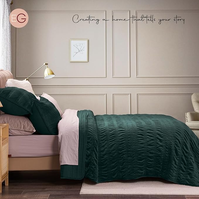 EVERGRACE Velvet Quilt King Size, Luxury Velvet Bedding Set, Ultra Soft Ruched Quilt Sets, Lightweight Comforter Vintage Textured Bedspread Coverlet with 2 Shams for All Season, Emerald Green