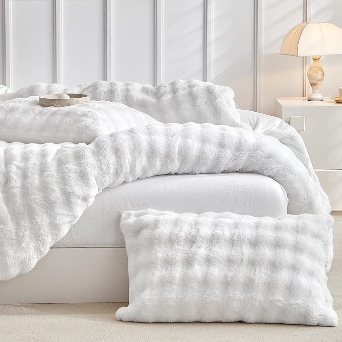 Tokokimo Fluffy Fleece King Size Duvet Cover Set, Ultra Soft Reversible Heavyweight Bedding Set, Extra Warm Winter Duvet Cover Set with 2 Pillow Cases, All Season Fuzzy Comforter Cover Set, White