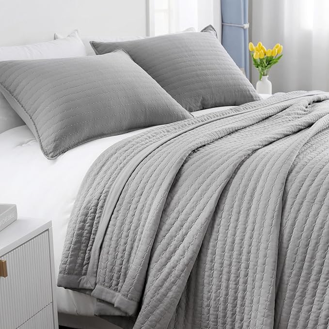 Twin Quilt Set – 68"x86" Soft Washed 3-Layer Lightweight Bedspread with Multi-Lock Quilting, Minimalist Nordic Bedding, All-Season Quilt Set for Spring & Summer (1 Quilt + 2 Pillow Shams), Grey