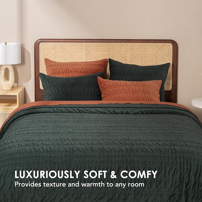 EVERGRACE Velvet Quilt King Size, Luxury Velvet Bedding Set, Ultra Soft Ruched Quilt Sets, Lightweight Comforter Vintage Textured Bedspread Coverlet with 2 Shams for All Season, Dark Green