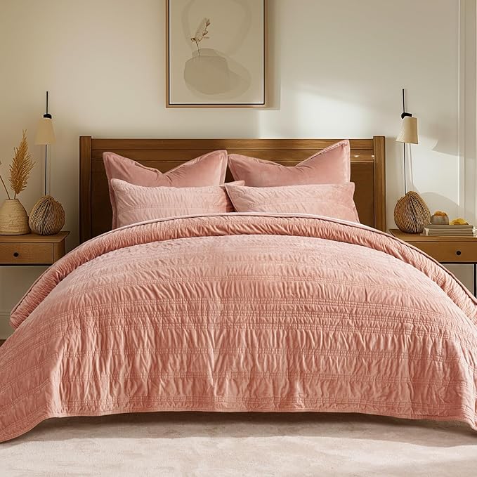 EVERGRACE Velvet Quilt Queen Size, Luxury Velvet Bedding Set, Ultra Soft Ruched Quilt Sets, Lightweight Comforter Vintage Textured Bedspread Coverlet with 2 Shams for All Season, Pink Clay
