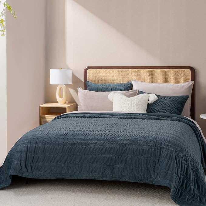 EVERGRACE Velvet Quilt King Size, Luxury Velvet Bedding Set, Ultra Soft Ruched Quilt Sets, Lightweight Comforter Vintage Textured Bedspread Coverlet with 2 Shams for All Season, Stormy Blue