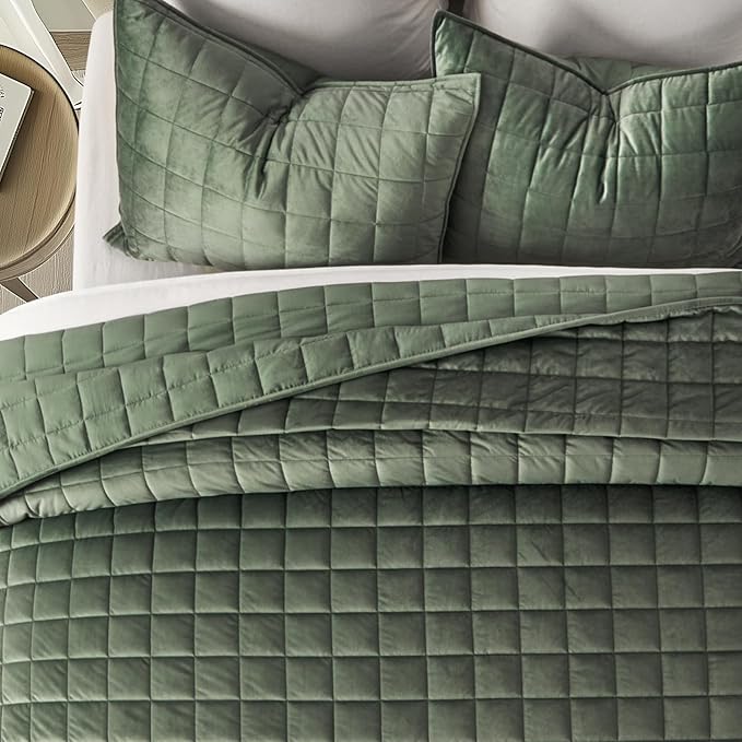 EVERGRACE Pearl Velvet Quilt Set Full Queen Size, Luxurious Soft Velvet Comforter, Lightweight Oversized Bedspread Coverlet, Box Stitch Quilted Bedding Sets for All Season, w/ 2 Shams, Olive Green