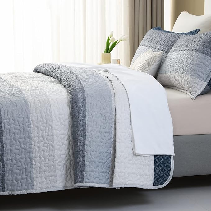 DURLENGEN Striped Quilt Set California King Size 3Pcs, Blue & Navy Striped Patchwork Pattern All Season Lightweight Bedspread Coverlet Sets(Cal King 112x104, Blue Patchwork)