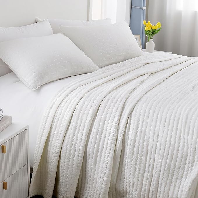 Oversized Queen Quilt Set–102"x106" Soft Washed 3-Layer Lightweight Bedspread with Multi-Lock Quilting,Minimalist Nordic Bedding,All-Season Quilt Set for Spring & Summer,(1 Quilt + 2 Shams)Cream White