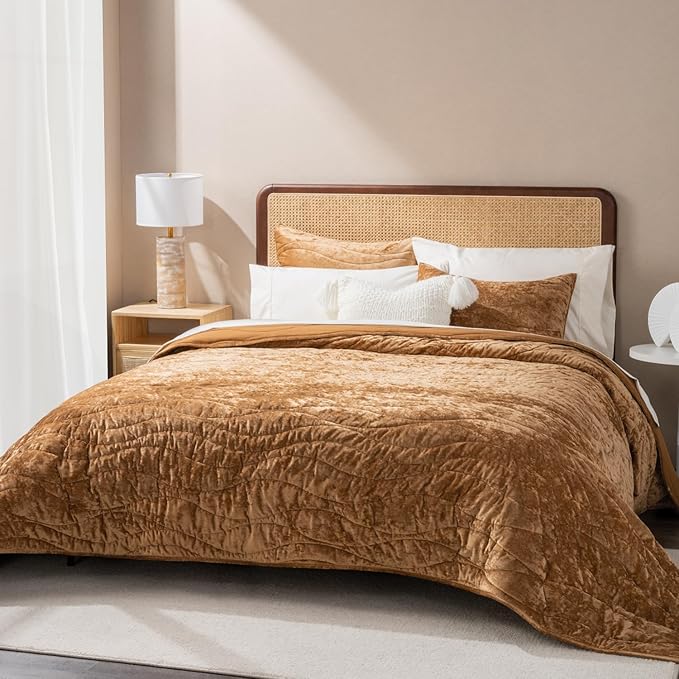 EVERGRACE Luxury Velvet Quilt Queen Size, Ultra Soft Wave Crushed Velvet Bedding Set, Lightweight Quilted Comforter Set for All Season, Oversized Bedspread Coverlet with 2 Shams, Harvest Gold