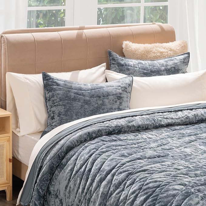 EVERGRACE Luxury Velvet Quilt Queen Size, Ultra Soft Wave Crushed Velvet Bedding Set, Lightweight Quilted Comforter Set for All Season, Oversized Bedspread Coverlet with 2 Shams, Stormy Blue