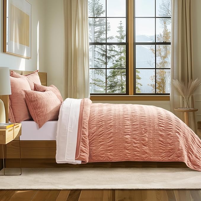 EVERGRACE Velvet Quilt King Size, Luxury Velvet Bedding Set, Ultra Soft Ruched Quilt Sets, Lightweight Comforter Vintage Textured Bedspread Coverlet with 2 Shams for All Season, Pink Clay