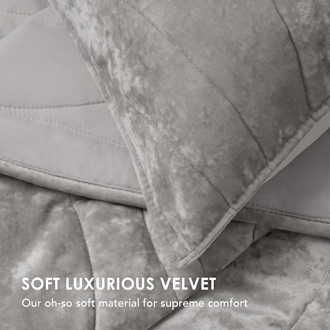 EVERGRACE Luxury Velvet Quilt King Size, Ultra Soft Wave Crushed Velvet Bedding Set, Lightweight Quilted Comforter Set for All Season, Oversized Bedspread Coverlet with 2 Shams, Silver Gray