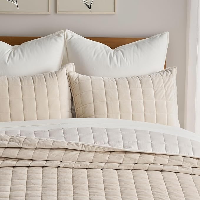 EVERGRACE Pearl Velvet Quilt King Size Bedding Sets, Luxurious Soft Velvet Comforter Set, Lightweight Box Stitching Oversized Bedspread Coverlet for All Season, with 2 Shams, Birch