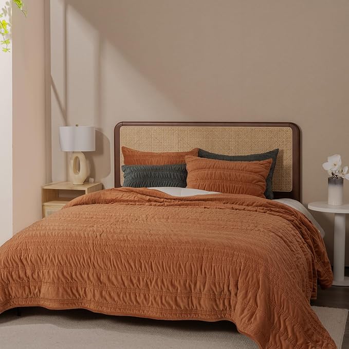 EVERGRACE Velvet Quilt Queen Size, Luxury Velvet Bedding Set, Ultra Soft Ruched Quilt Sets, Lightweight Comforter Vintage Textured Bedspread Coverlet with 2 Shams for All Season, Burnt Orange