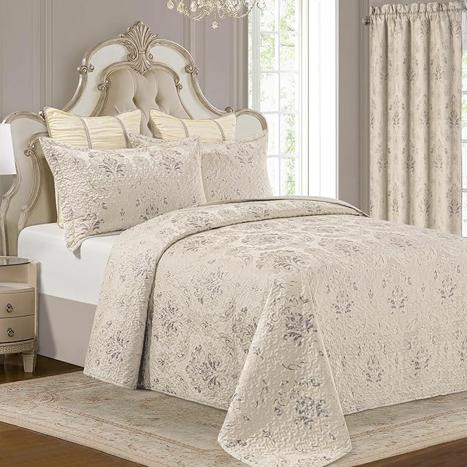 Loom and Mill Luxury Quilt Set 3 Piece, Elegant Floral Quilted Bedspread King Size with 2 Shams, Soft Lightweight Jacquard Bedding Coverlet Set for Christmas All Season (Light Apricot, King)