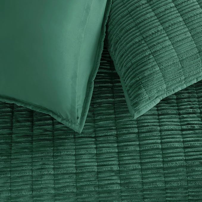 Wonderful Luxury Velvet Quilt - Stitched Twin Size Bedding Forest Green, Soft Corduroy Lightweight Comforter, Pet-Friendly, Tear-Resistant Bedspread Coverlet for All Season 68"x86"