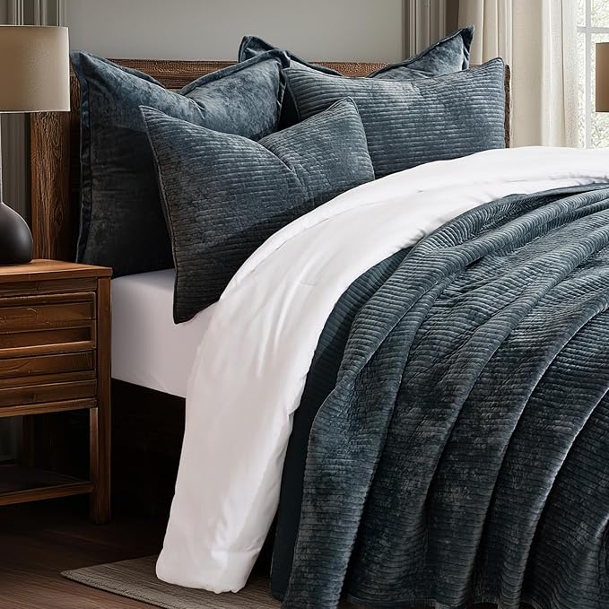 EverGrace Velvet Quilt Set King Size, Luxurious Soft Quilted Bedding Sets, Lightweight Velvet Comforter for All Season, Striped Channel Bedspread Coverlet with 2 Shams, Midnight Blue