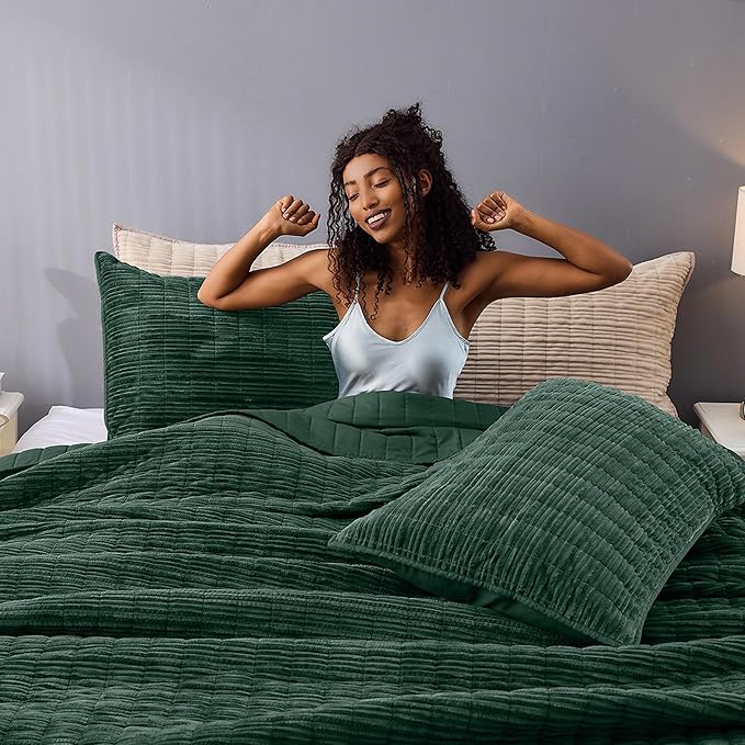 Wonderful Luxury Velvet Quilt - Stitched Twin Size Bedding Forest Green, Soft Corduroy Lightweight Comforter, Pet-Friendly, Tear-Resistant Bedspread Coverlet for All Season 68"x86"