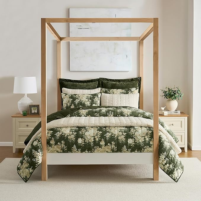Wonderful Velvet Quilt Set, Box Stitched Army Green Velvet Lightweight Comforter Queen, Elegant Floral Printed, Pet-Friendly, Luxury Soft Cozy Bedspread Coverlet Bedding Set for All Season, 94"x94"
