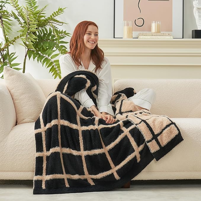 Amélie Home Cable Knit Throw Blanket for Couch, Bicolour Super Soft Fuzzy Blanket for Sofa, Luxury Cozy Fluffy Throw for Room Decor, 50" x 60", Plaid Black