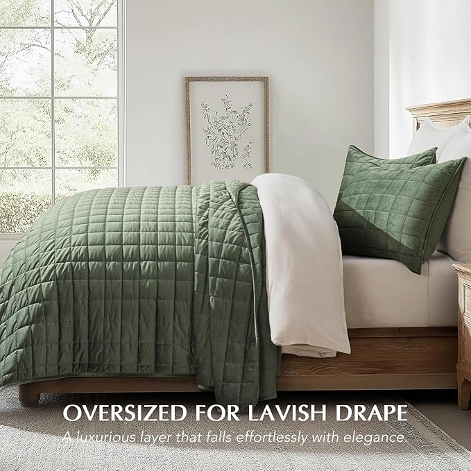 EVERGRACE Pearl Velvet Quilt Set King Size, Luxurious Soft Velvet Comforter Set, Lightweight Oversized Bedspread Coverlet, Box Stitch Quilted Bedding Sets for All Season, with 2 Shams, Olive Green