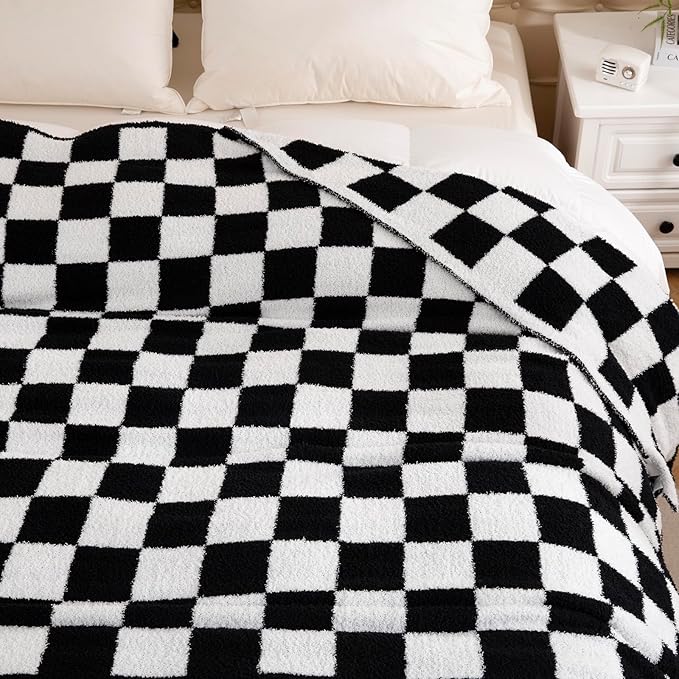YIRUIO Throw Blankets Checkered Queen,King Size Big Fluffy Fuzzy Warmer Comfort Reversible Super Soft Cozy Decor for Home Bed Couch Sofa Room (Black, 80''x90'')
