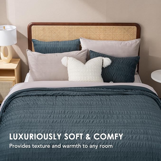 EVERGRACE Velvet Quilt King Size, Luxury Velvet Bedding Set, Ultra Soft Ruched Quilt Sets, Lightweight Comforter Vintage Textured Bedspread Coverlet with 2 Shams for All Season, Stormy Blue