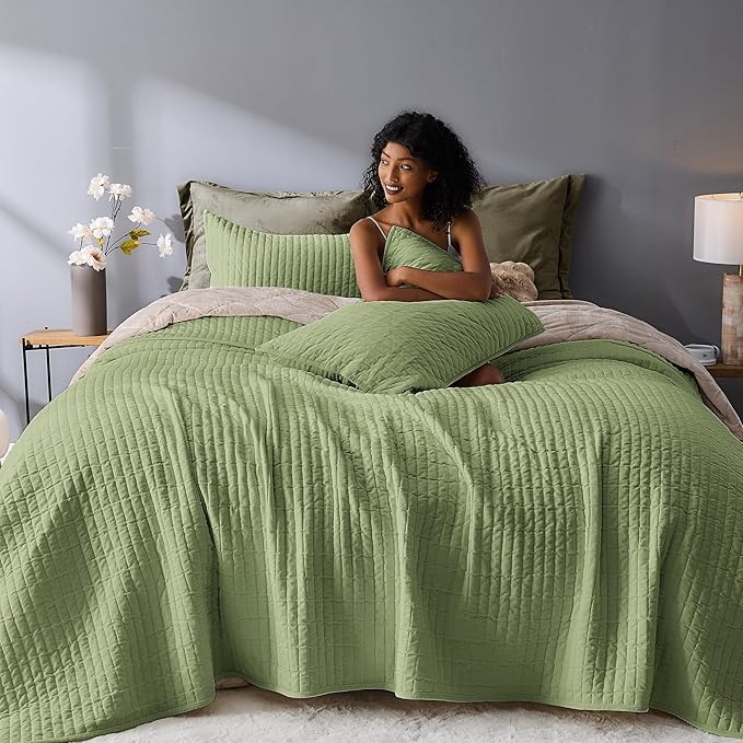 Wonderful Light Green Velvet Quilt King Size Bedding Set, Stitched Lightweight Comforter Luxurious Bedspread Boho Coverlet with Shams for All Season (Mint Green)