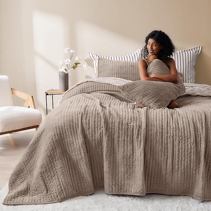 Wonderful Luxury Velvet Quilt - Striped Channel Stitch Apricot Beige Quilt Queen, Soft Velvet Lightweight Comforter, Pet-Friendly, Tear-resistant, Bedspread Coverlet Bedding Set for All Season,94"x94"