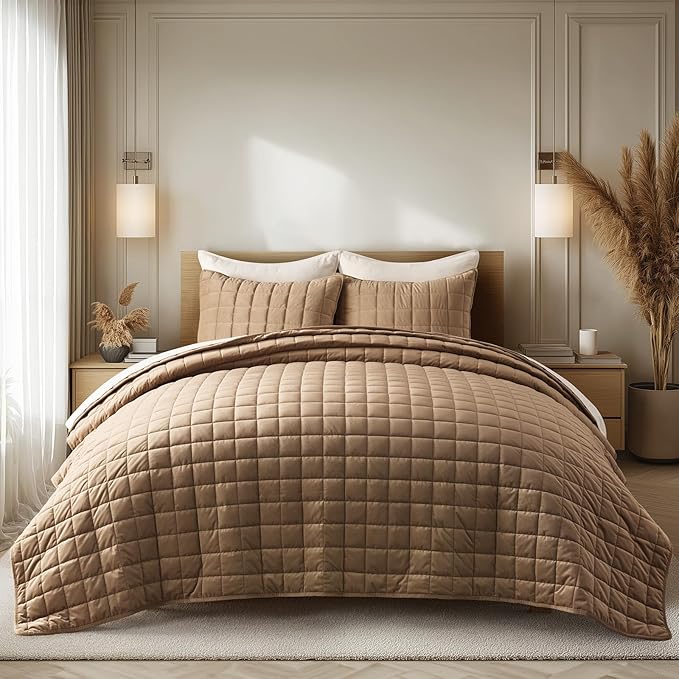 EVERGRACE Pearl Velvet Quilt Full Queen Size Bedding Sets, Luxurious Soft Velvet Comforter Set, Lightweight Box Stitching Oversized Bedspread Coverlet for All Season, with 2 Shams, Camel