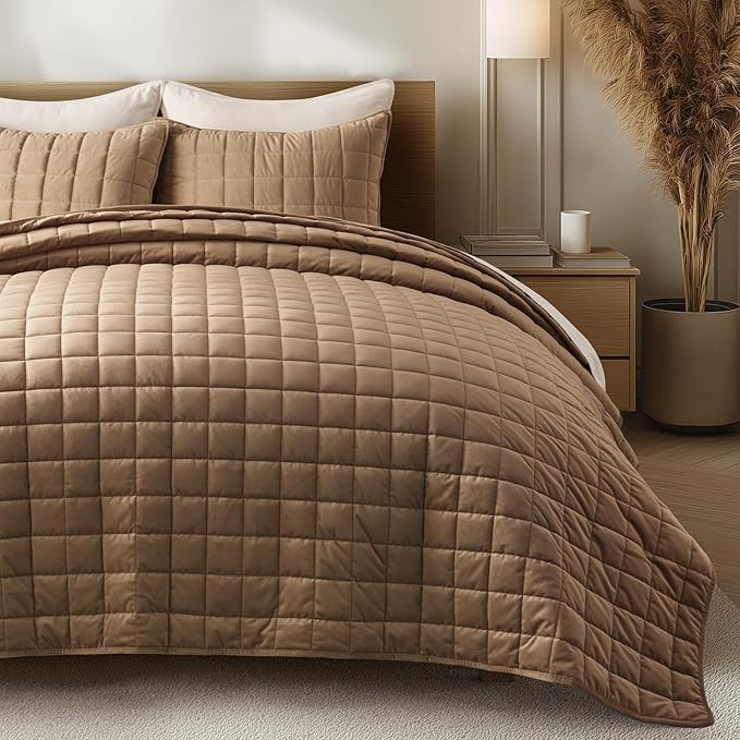 EVERGRACE Pearl Velvet Quilt King Size Bedding Sets, Luxurious Soft Velvet Comforter Set, Lightweight Box Stitching Oversized Bedspread Coverlet for All Season, with 2 Shams, Camel