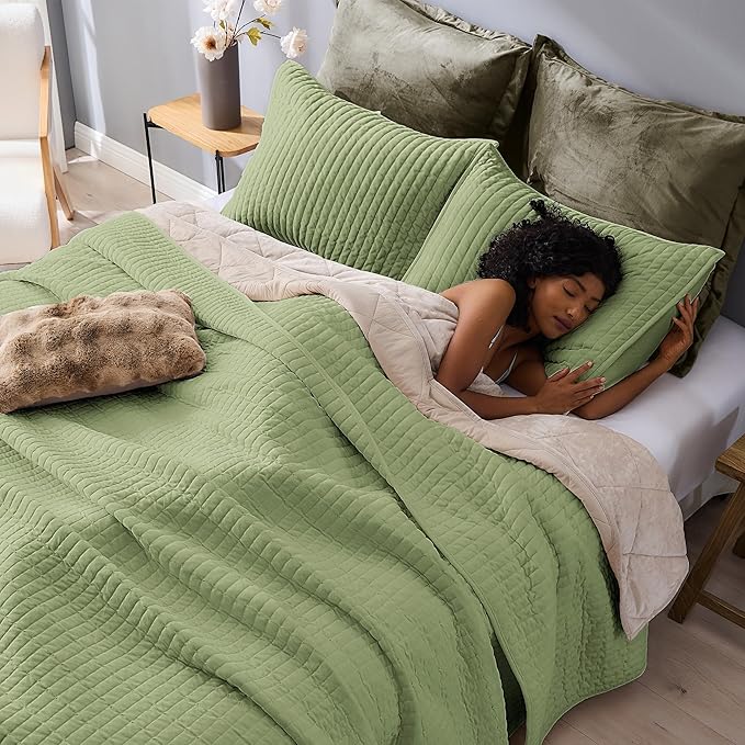 Wonderful Light Green Velvet Quilt King Size Bedding Set, Stitched Lightweight Comforter Luxurious Bedspread Boho Coverlet with Shams for All Season (Mint Green)