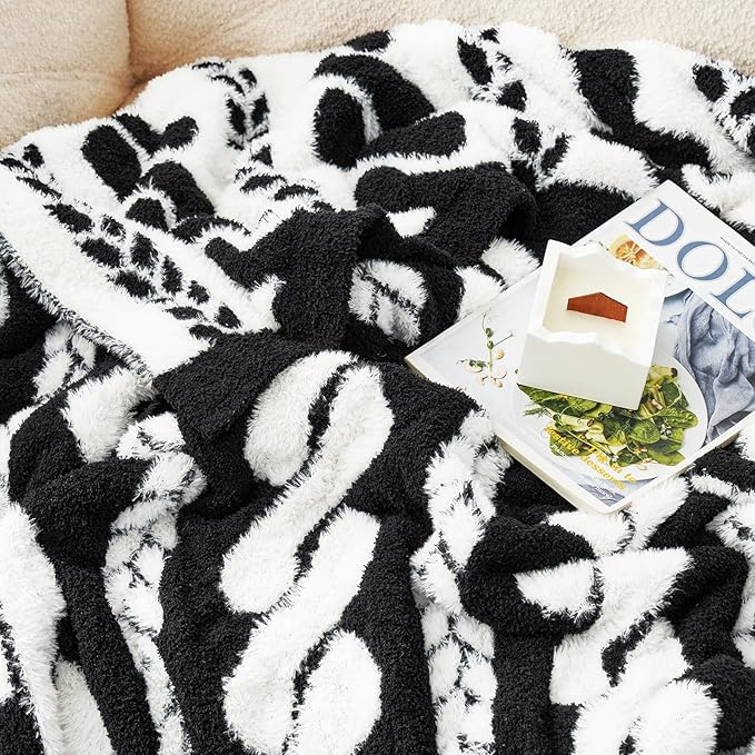 Amélie Home Cable Knit Throw Blanket for Couch, Bicolour Super Soft Fuzzy Blanket for Sofa, Luxury Cozy Fluffy Throw for Room Decor, 50" x 60", Cable Black & White