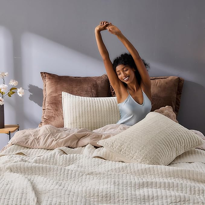 Wonderful Luxury Velvet Quilt - Striped Channel Stitch Cream Quilt King, Soft Velvet Lightweight Comforter, Pet-Friendly, Tear-Resistant, Bedspread Coverlet Bedding Set for All Season,106"x94"