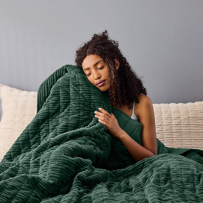 Wonderful Luxury Velvet Quilt - Striped Channel Stitch Forest Green Quilt King, Soft Corduroy Lightweight Comforter, Pet-Friendly, Tear-Resistant, Bedspread Coverlet Bedding for All Season,106"x94"