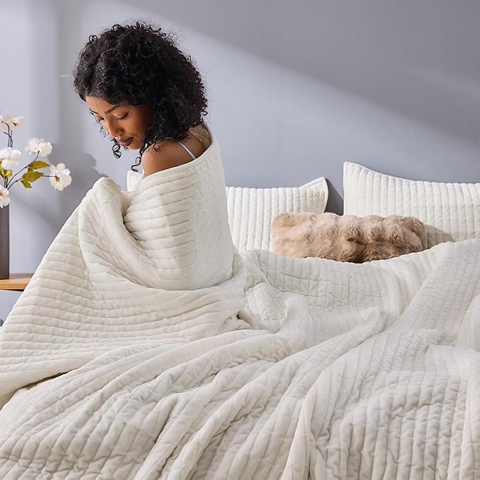 Wonderful Luxury Velvet Quilt - Striped Channel Stitch Cream Quilt Queen, Velvet Lightweight Comforter, Pet-Friendly, Tear-Resistant Bedspread Coverlet Bedding Set for All Season,94"x94"