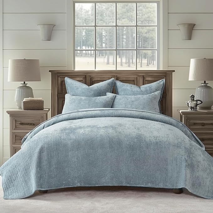 EVERGRACE Velvet Quilt Set Queen Size, Luxurious Soft Quilted Bedding Sets, Lightweight Velvet Comforter for All Season, Striped Channel Bedspread Coverlet with 2 Shams, Blue Linen