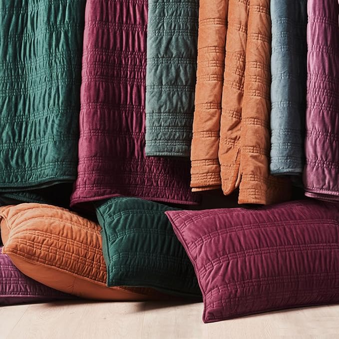 EVERGRACE Velvet Quilt King Size, Luxury Velvet Bedding Set, Ultra Soft Ruched Quilt Sets, Lightweight Comforter Vintage Textured Bedspread Coverlet with 2 Shams for All Season, Emerald Green